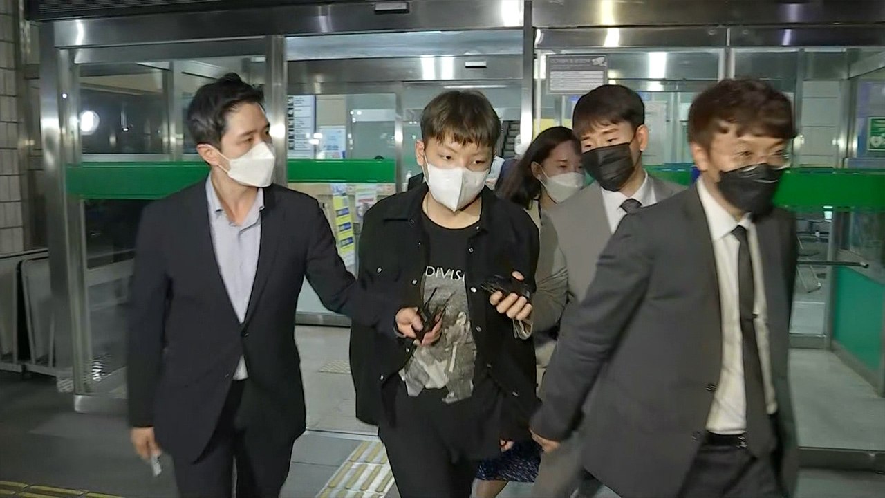 '음주측정 거부·경찰 폭행' 장제원 아들 자정 넘어 조사 뒤 귀가...'묵묵부답' /...