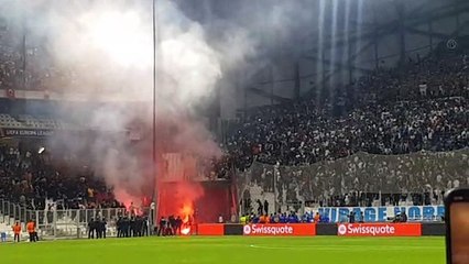 OM-GSK. Des échanges de fumigènes entre supporters ont interrompu le match