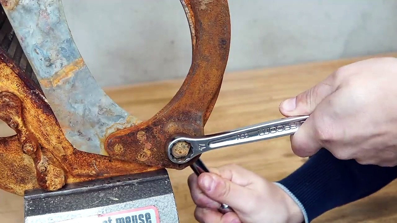 Rusty Bread Cutter Restoration video Dailymotion