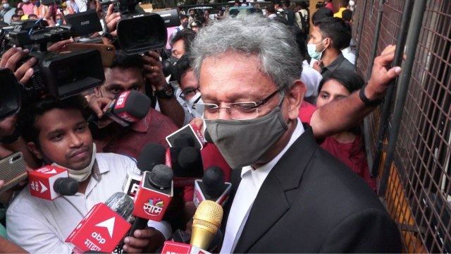 Shahrukh Khan का बेटा Aryan Khan को बेल ना मिलने पर वकील ने किया बड़ा खुलासा; video| FilmiBeat