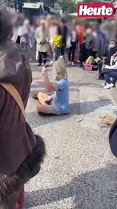 Mann betoniert eigenen Kopf mitten auf Wiener Markt zu