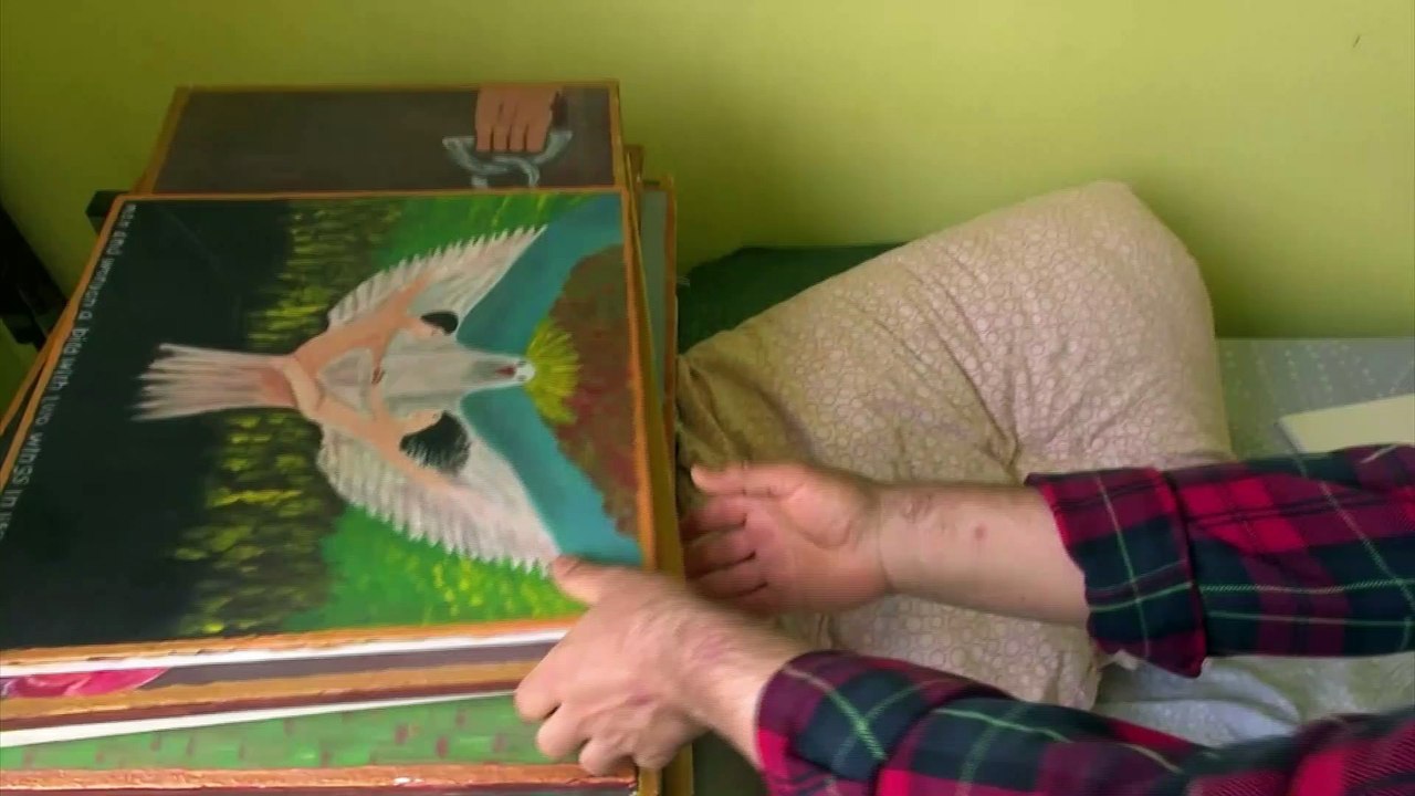 Afghan Refugee’s Paintings Show Women Disappearing at the Hands of Men Under Taliban