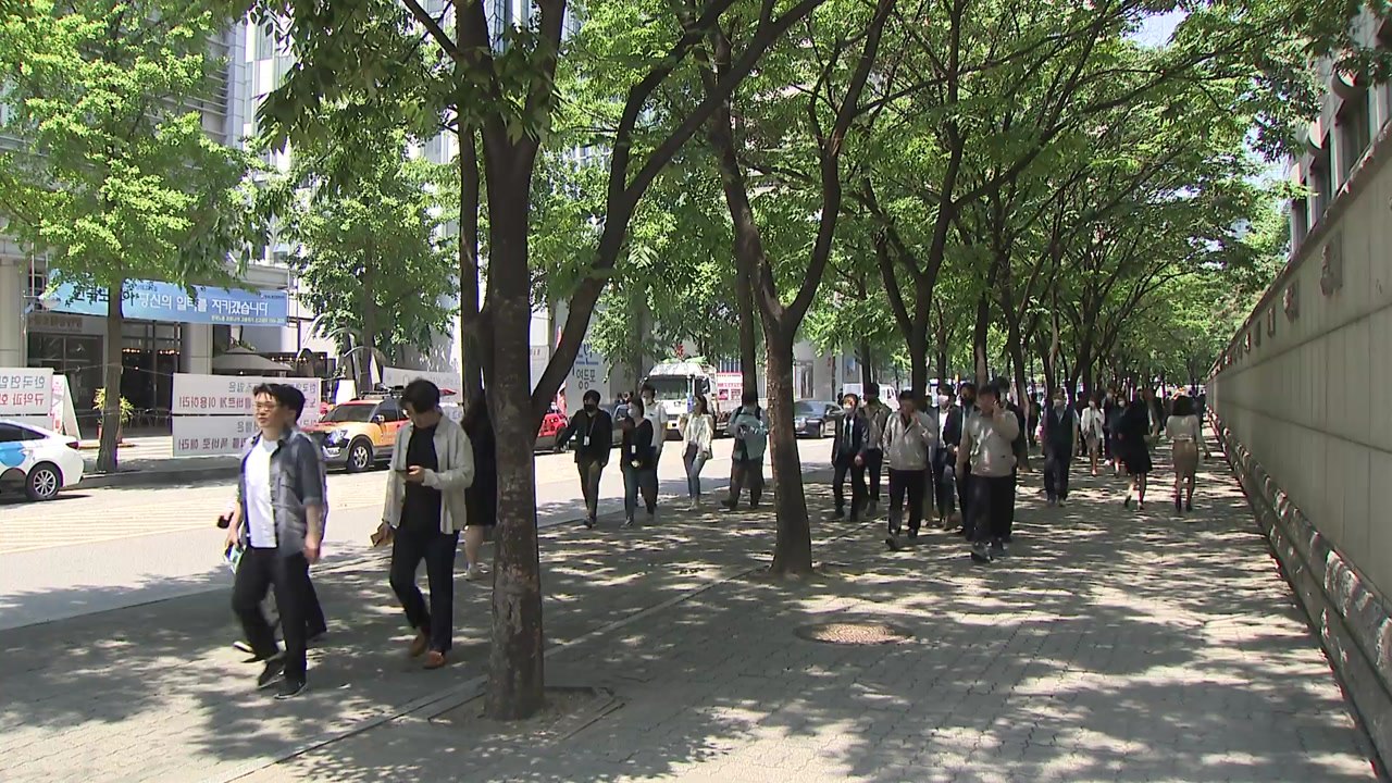[날씨] 낮 동안 전국 쾌청, 서울 26℃...밤사이 중부 요란한 비 / YTN