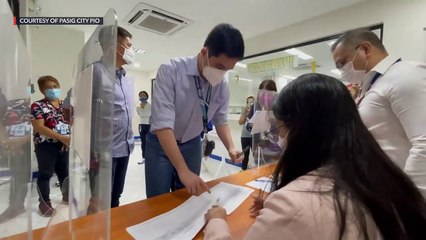 Download Video: Vic Sotto and Coney Reyes accompany son Vico as he seeks reelection as Pasig mayor