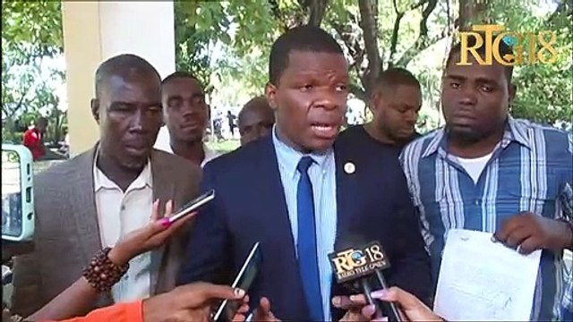 Responsab òganizasyon kole sere ki te akonpanye ak avoka yo mèt Armel Rémy depoze yon plent nan grèf