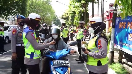 Operasi Yustisi di Depan SMA 3, Masyarakat Dapat Vaksin dari Polres Sukoharjo