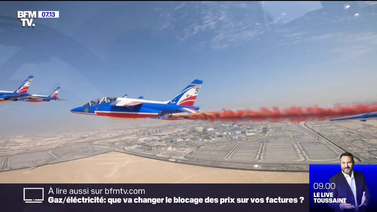 La patrouille de France a survolé le désert de Dubaï, à l'occasion de l'exposition universelle