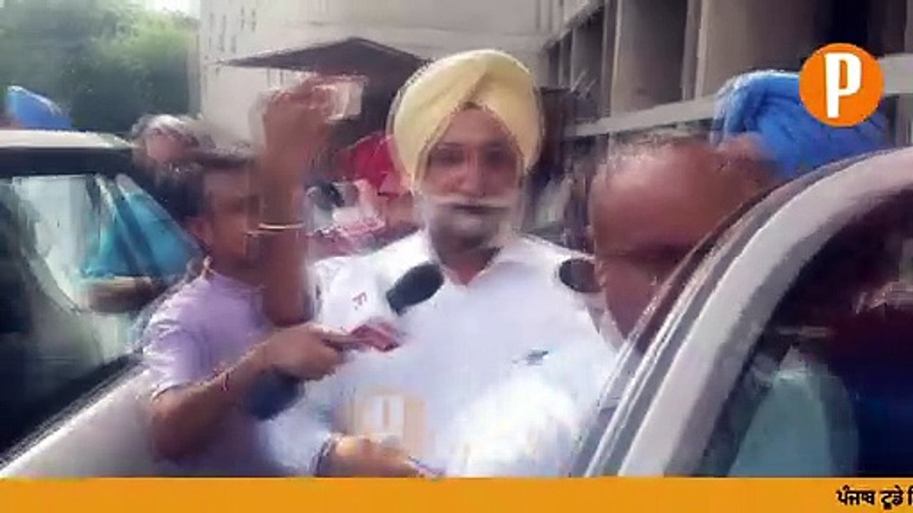 Sukhjinder Randhawa's Strange Reaction On Navjot Sidhu Question - Watch Video