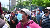 Marcha contra el bitcoin y el decreto que retira a un tercio de los jueces en El Salvador