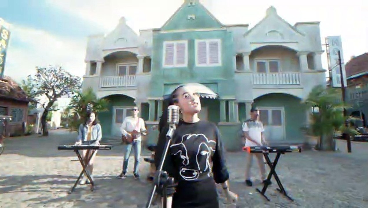 Yeni Inka  Konco Mesra Official Music VIdeo ANEKA SAFARI