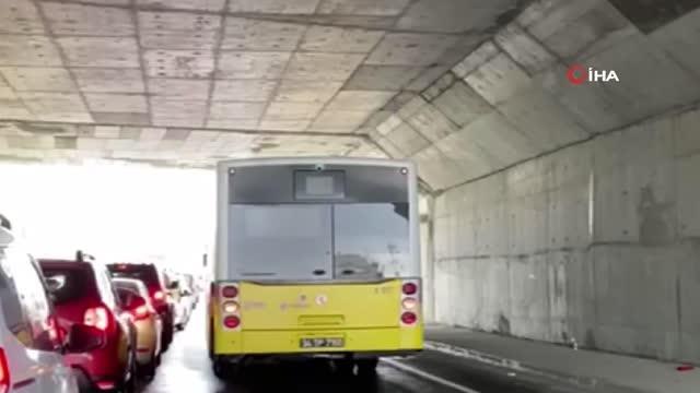 İETT otobüsü arızalandı, uzun araç kuyrukları oluştu