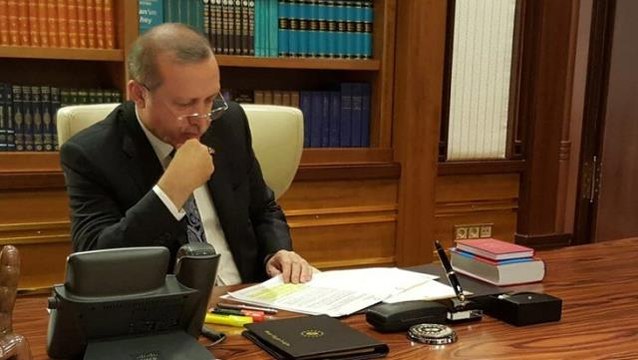 Cumhurbaşkanı Erdoğan'ın masasındaki son anket! AK Parti'nin oyları yüzde 40 seviyesinde