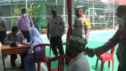 Polres Tulang Bawang Jemput Bola Gelar Vaksinasi Massal Covid-19 untuk Pelajar