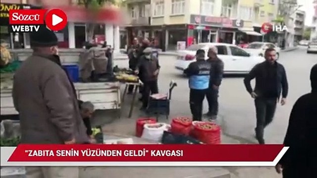 Zabıtayı görünce eline aldığı sopayla diğer seyyar satıcının üzerine yürüdü