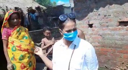 জলবন্দি এলাকা ঘুরে দেখলেন অভিনেত্রী তথা তৃণমূলের রাজ্য সম্পাদক সায়ন্তিকা বন্দোপাধ্যায়