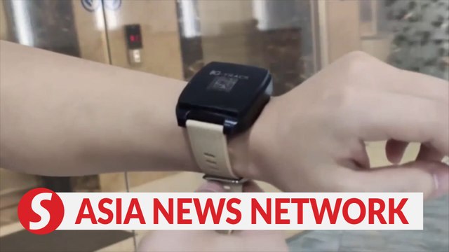 Vietnam News | Smart wristbands help fight Covid-19