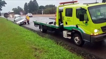 Saída de pista é registrada na BR-277, mobilizando Ecocataratas e PRF