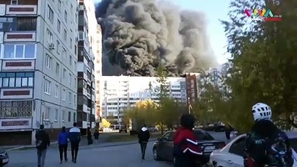 Télécharger la video: Kebakaran Apartemen Rusia, Ledakan Terjadi Terus-Menerus