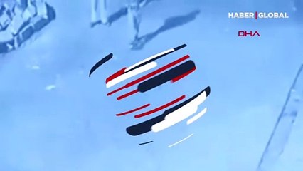 Evinin önünde oyun oynayan çocuğa çarpıp arkasına bile bakmadan kaçtı