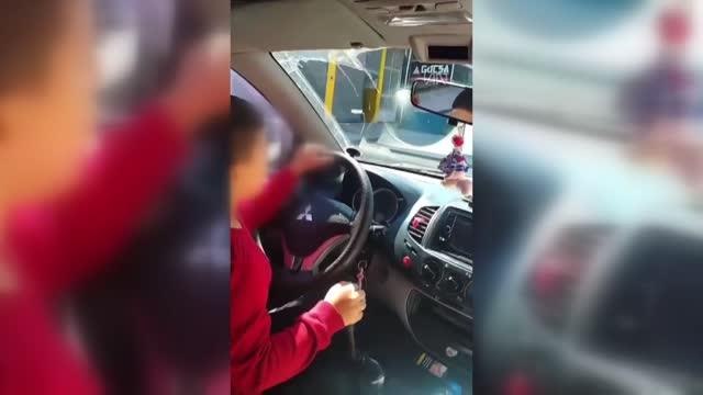 Küçük yaştaki çocuğuna otomobil kullandıran babaya cezai işlem