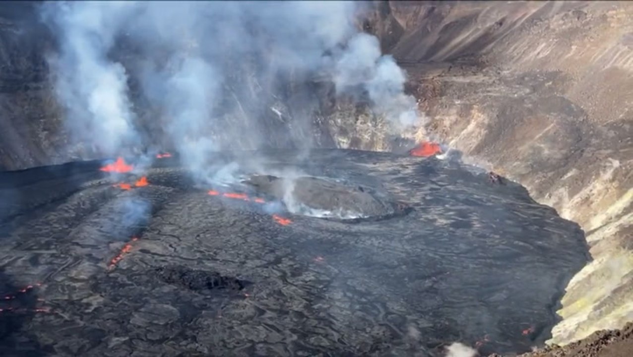 Lava seen bursting from Kilauea's summit