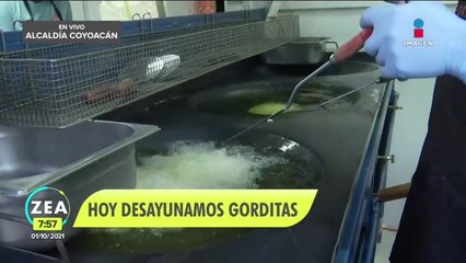¡Atalo Mata desayuna gorditas en Calzada del Hueso, Coyoacán!