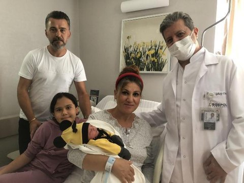 POLİS ESKORTU EŞLİĞİNDE DOĞUMA GİDEN ANNE: BEBEĞİME BİR ŞEY OLACAK DİYE ÇOK KORKTUM