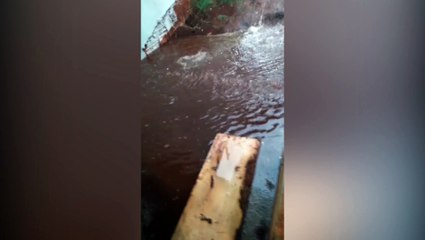 Forte chuva deixa imóvel alagado na Região do Bairro Sanga Funda