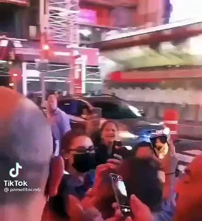 Maluma tiene un altercado con un fanático y el video se hace viral