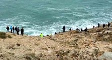 4 kişinin denize düşüp, 1 kişinin öldüğü yerde tüm tehlikeye rağmen balık tutmaya devam ettiler