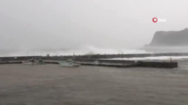 Mindulle Tayfunu Japonya'da etki göstermeye başladıBazı tren seferleri askıya alındı, 120 uçuş iptal edildi