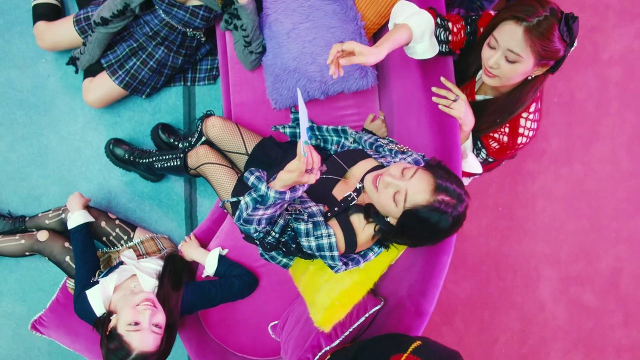 TWICE - The Feels MV