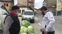 Kış mevsiminin gözdesi Bayburt lahanası tezgahlarda yerini aldı