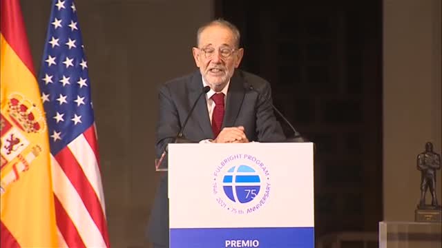 Javier Solana recibe de manos del Rey el Premio a una Trayectoria Fulbright