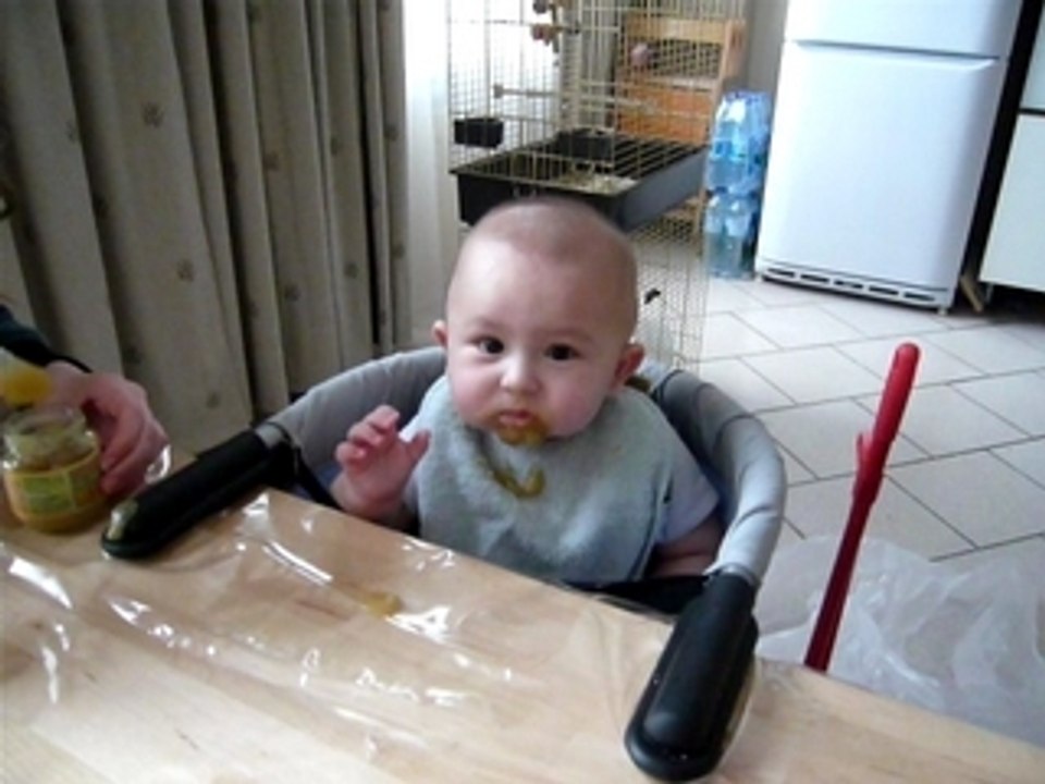 Ange aime la compote