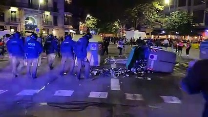 Download Video: Actuació dels Mossos durant la manifestació dels CDR per l11-O/ Guillem Ramos