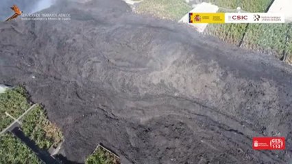 La lava crea un delta de 500 metros de ancho