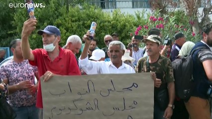 فيديو | الشرطة التونسية تعزز تواجدها حول مقر البرلمان الذي علق سعيّد أعماله