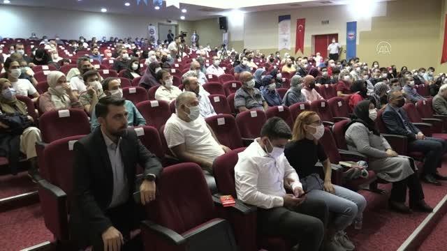 Şair ve yazar Nurullah Genç, Cevizin Kabuğunu Kırmak başlıklı konferans verdi