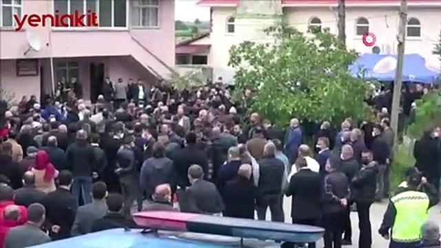 Yeraltı dünyasının ünlü ismi kardeşinin cenazesine katıldı!