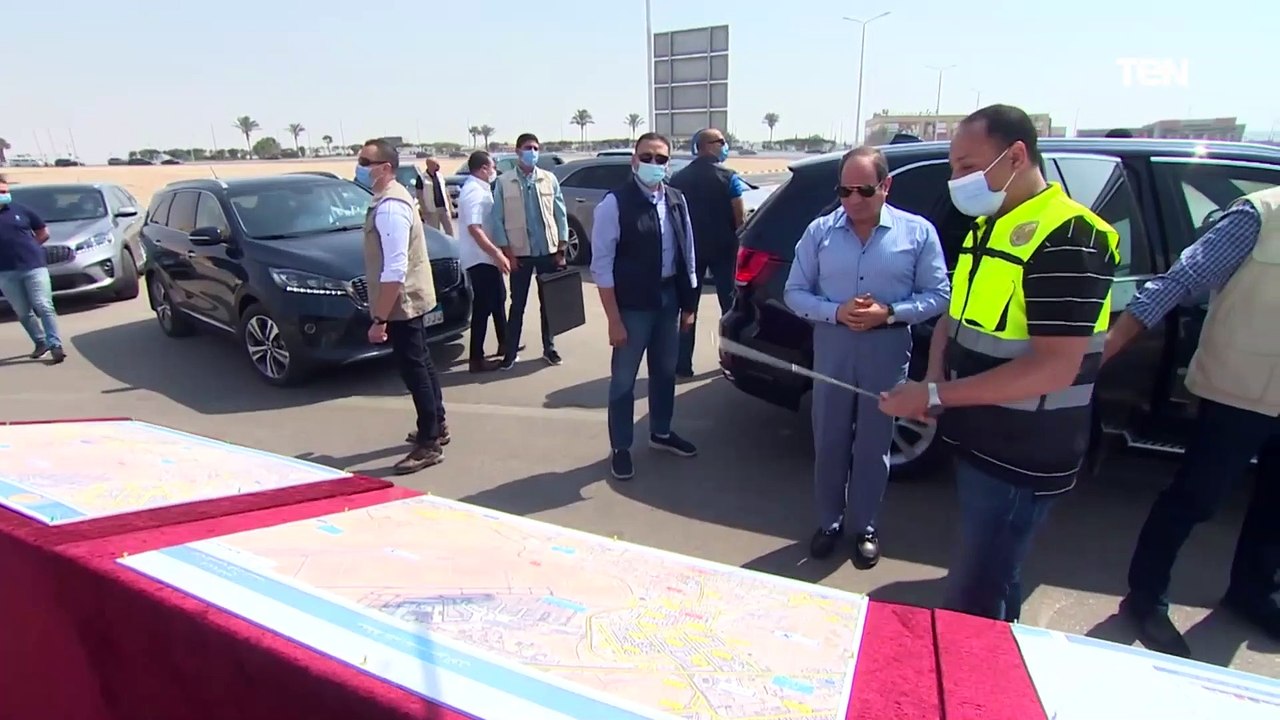 الرئيس السيسي يتفقد بعض مشروعات المحاور والطرق