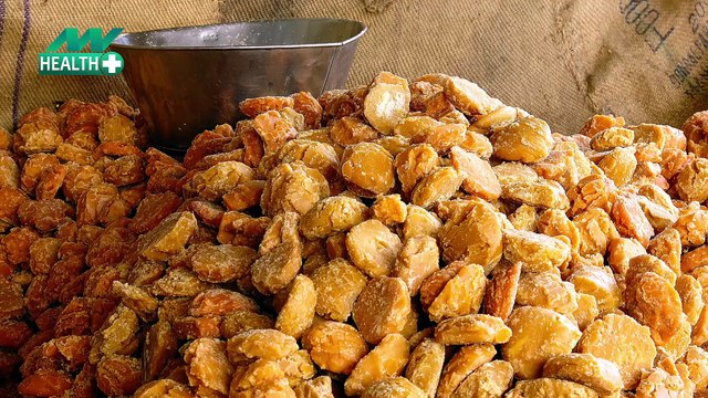 बीमारियों को रखे दूर, ये कॉम्बिनेशन है सेहत से भरपूर Jaggery and Roasted Chana
