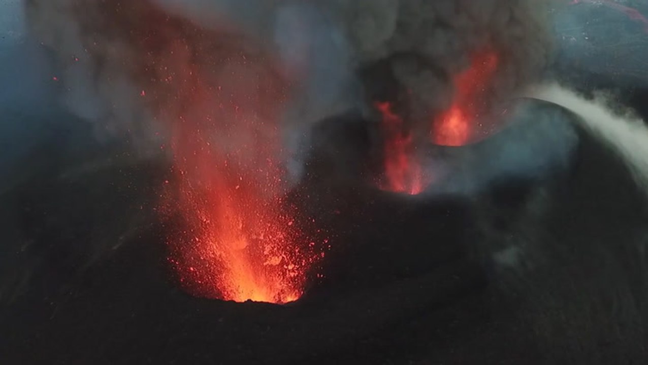 Volcano erupts for yet another day in the Canary Islands