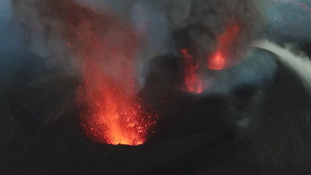 Volcano erupts for yet another day in the Canary Islands