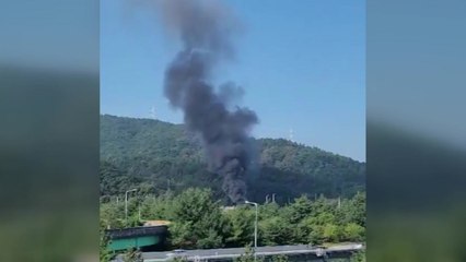 경북 칠곡 공장 마당 플라스틱 적재물에서 불 / YTN