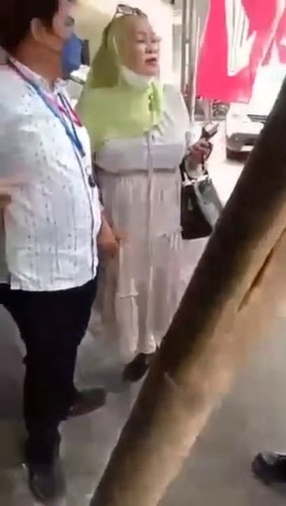 SIkap Arogan ibu ini terhadap Wartawan