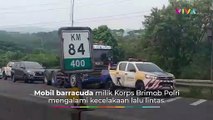 Mobil Barracuda Brimob Terguling Bikin Kemacetan Panjang