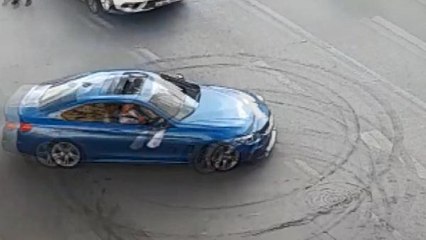 GÜNGÖREN'DE DRİFT ATIP, YOLU KAPATAN SÜRÜCÜ YAKALANDI