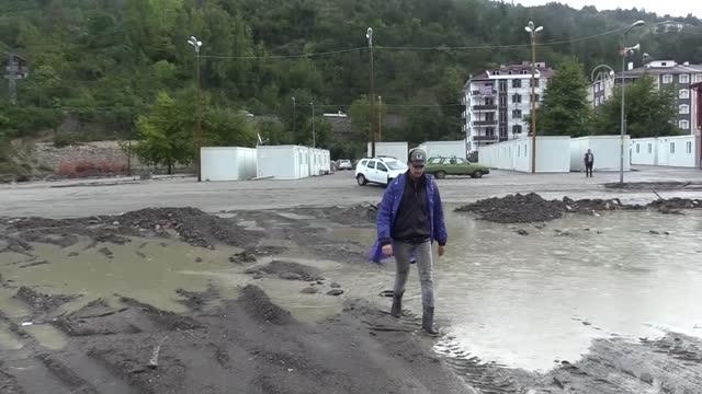 Son dakika haberleri: KASTAMONU - Bozkurt'taki selde kaybolan arkadaşını kaybolduğu yerde aramayı sürdürüyor