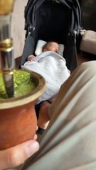 أليسون بيكر أب "شاطر".. حارس مرمى ليفربول يداعب طفله الرضيع قبل النوم